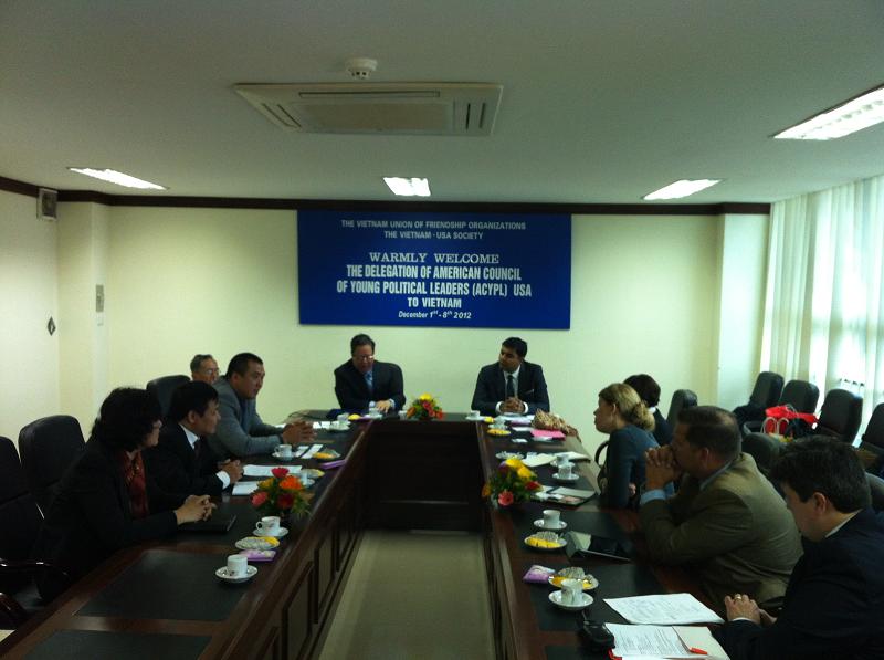 គណៈប្រតិភូថ្នាក់ដឹកនាំនយោបាយវ័យក្មេងអាមេរិកមកបំពេញទស្សនកិច្ចនៅវៀតណាម។